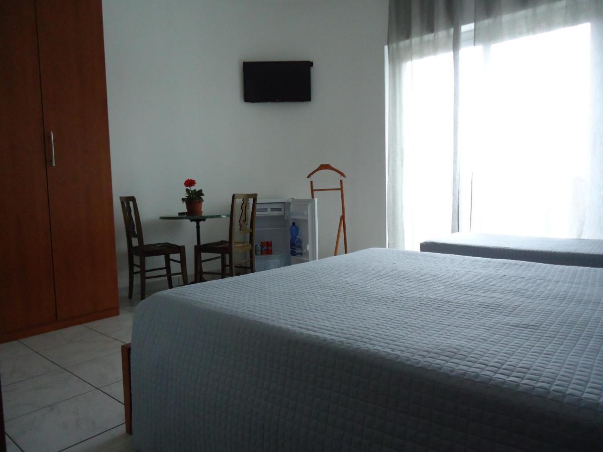 Affittacamere Gelindo Silvi Marina Buitenkant foto