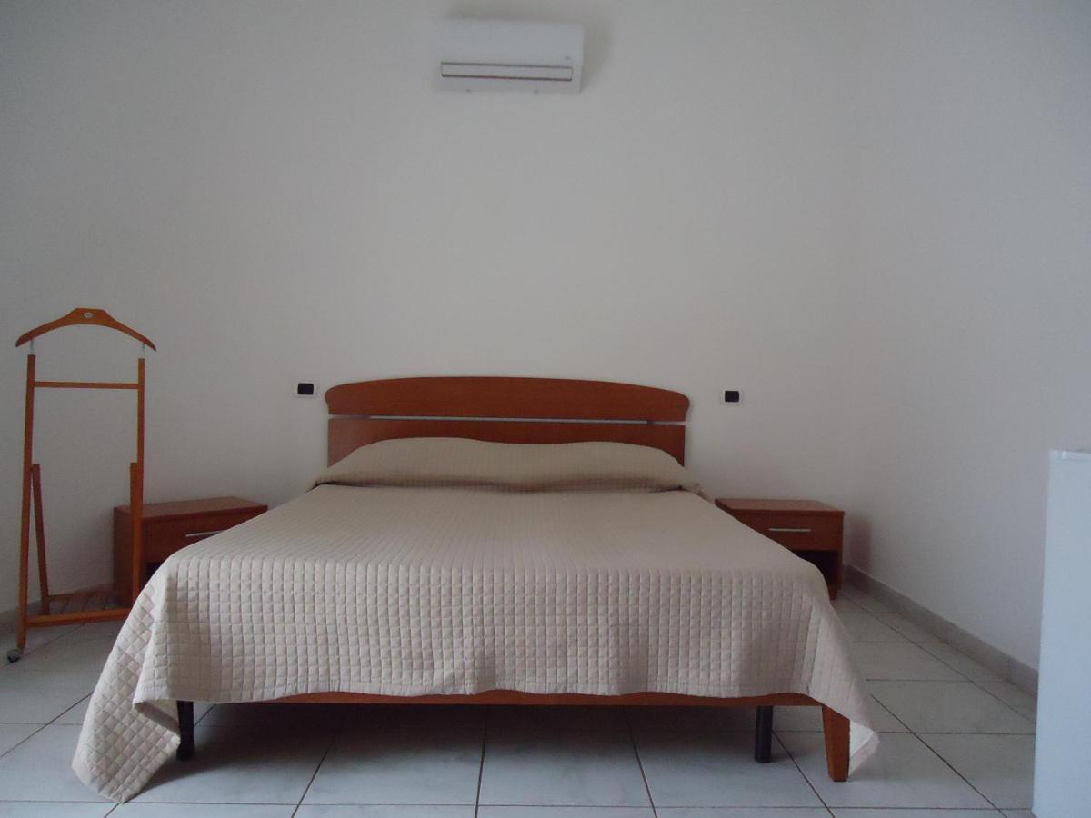 Affittacamere Gelindo Silvi Marina Buitenkant foto